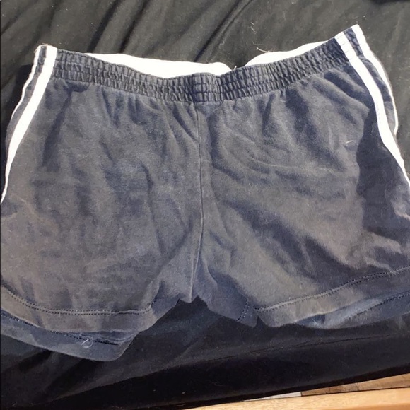 Woman’s shorts - Picture 8 of 12